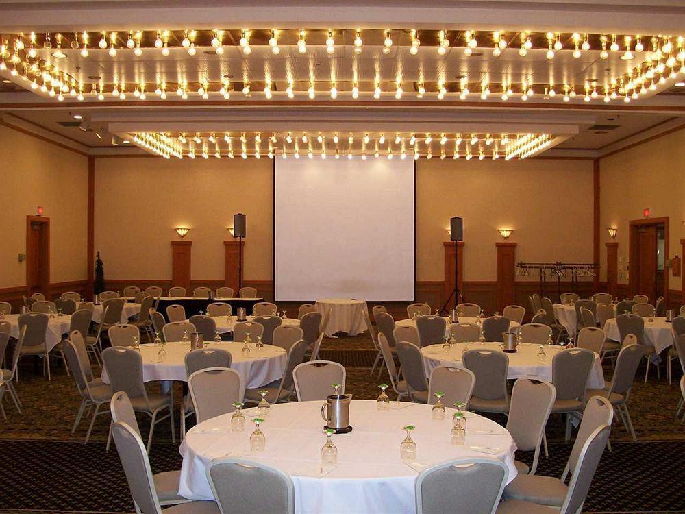 Sheraton Richmond Airport Hotel Сандстон Удобства фото