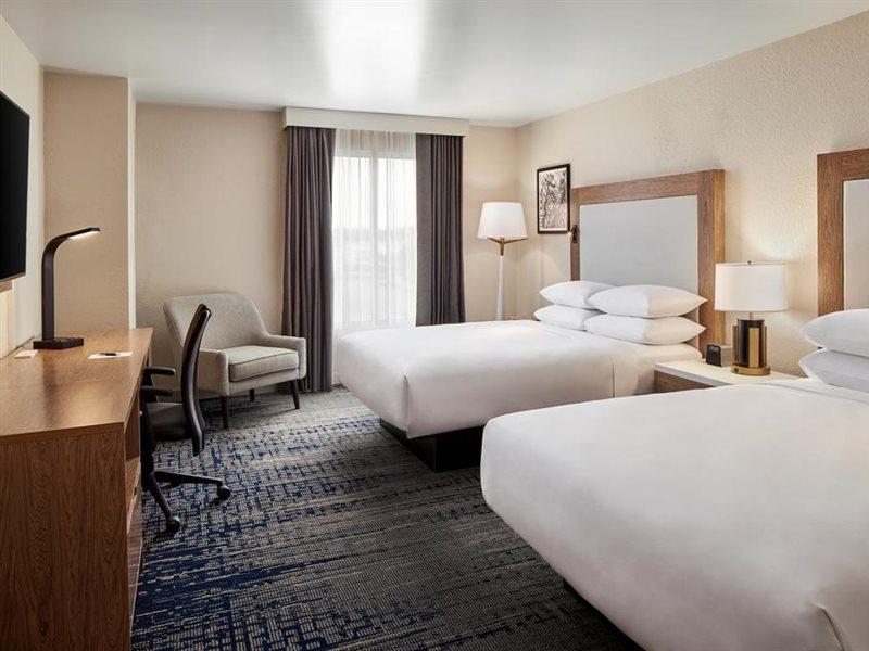 Sheraton Richmond Airport Hotel Сандстон Экстерьер фото