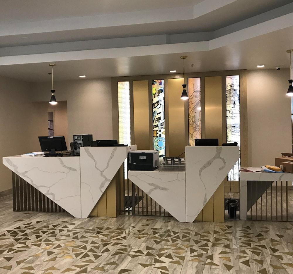 Sheraton Richmond Airport Hotel Сандстон Экстерьер фото