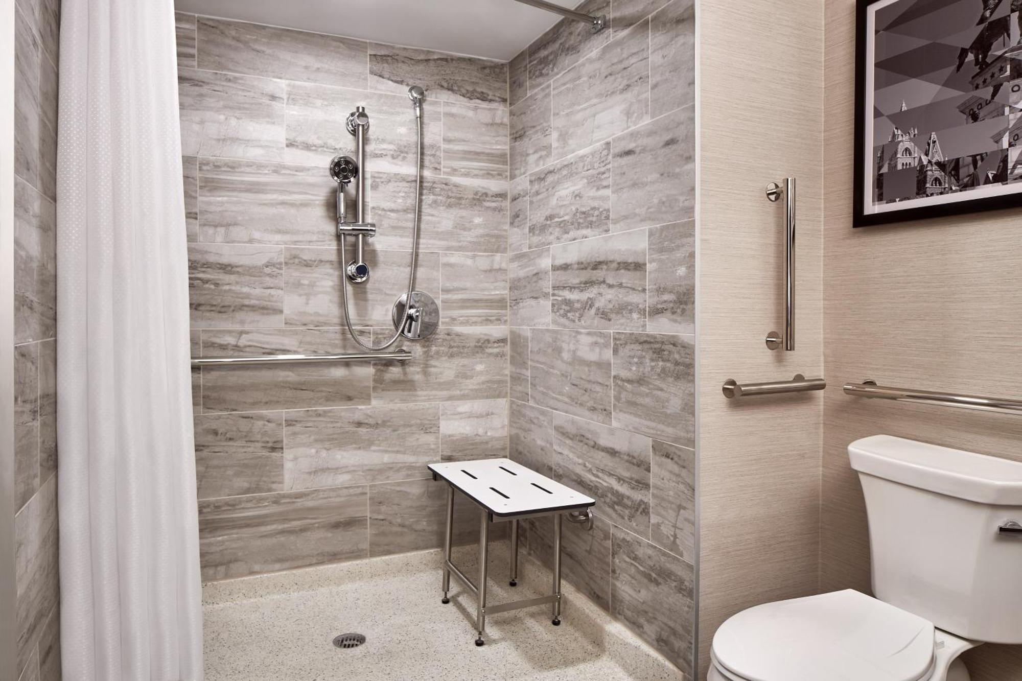 Sheraton Richmond Airport Hotel Сандстон Экстерьер фото