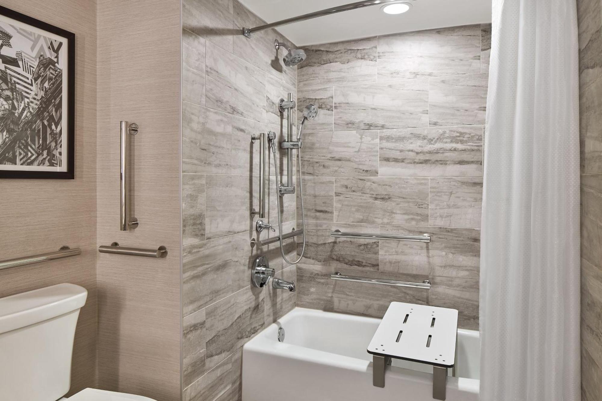 Sheraton Richmond Airport Hotel Сандстон Экстерьер фото