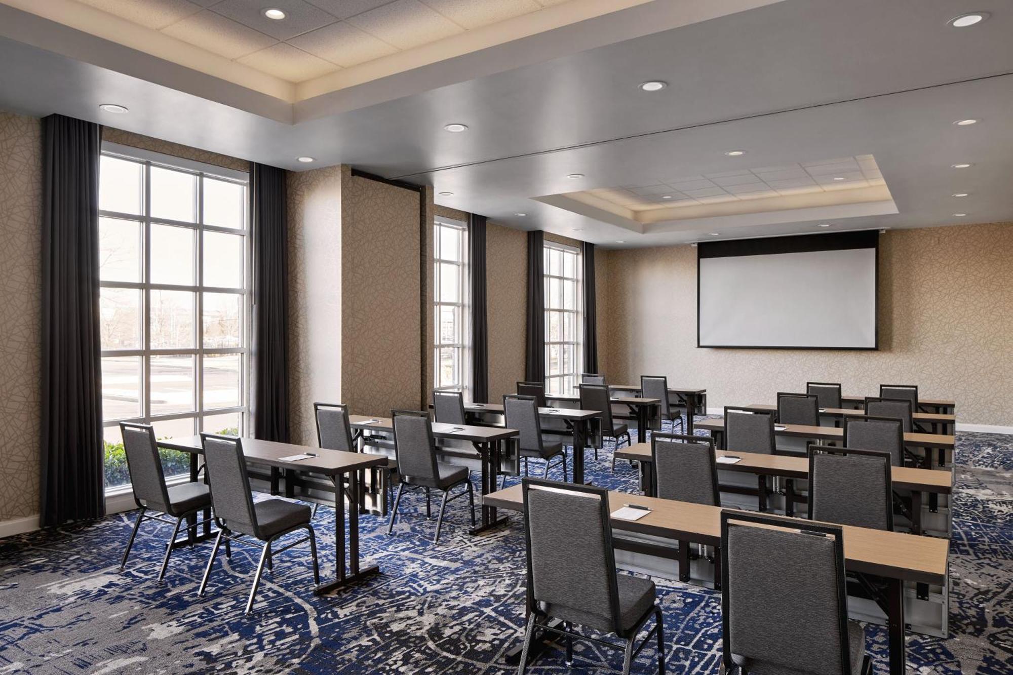Sheraton Richmond Airport Hotel Сандстон Экстерьер фото