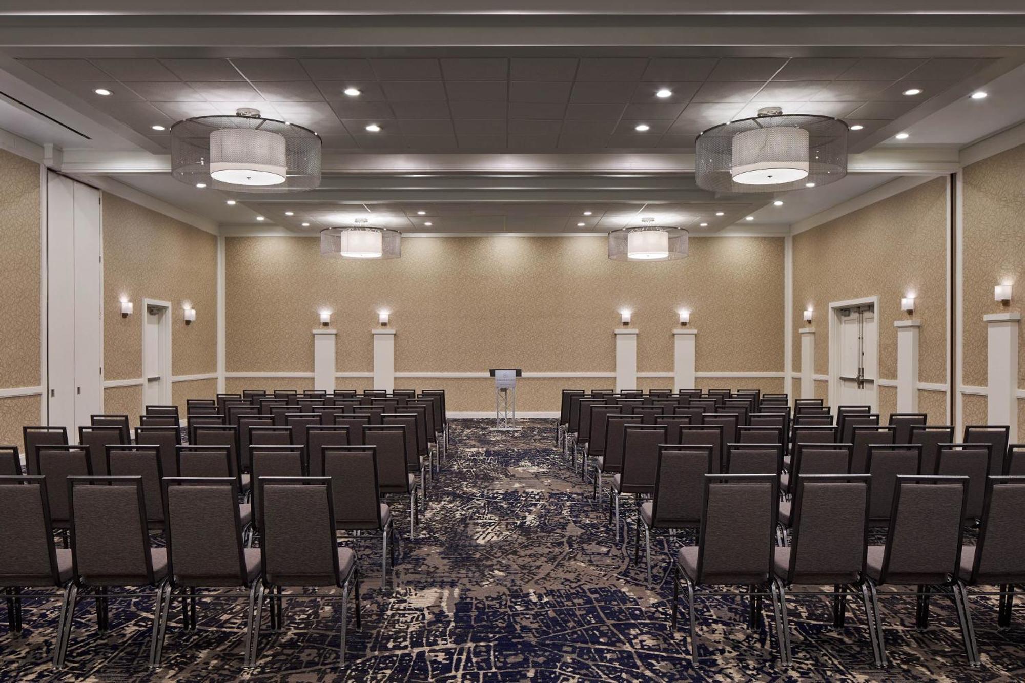 Sheraton Richmond Airport Hotel Сандстон Экстерьер фото
