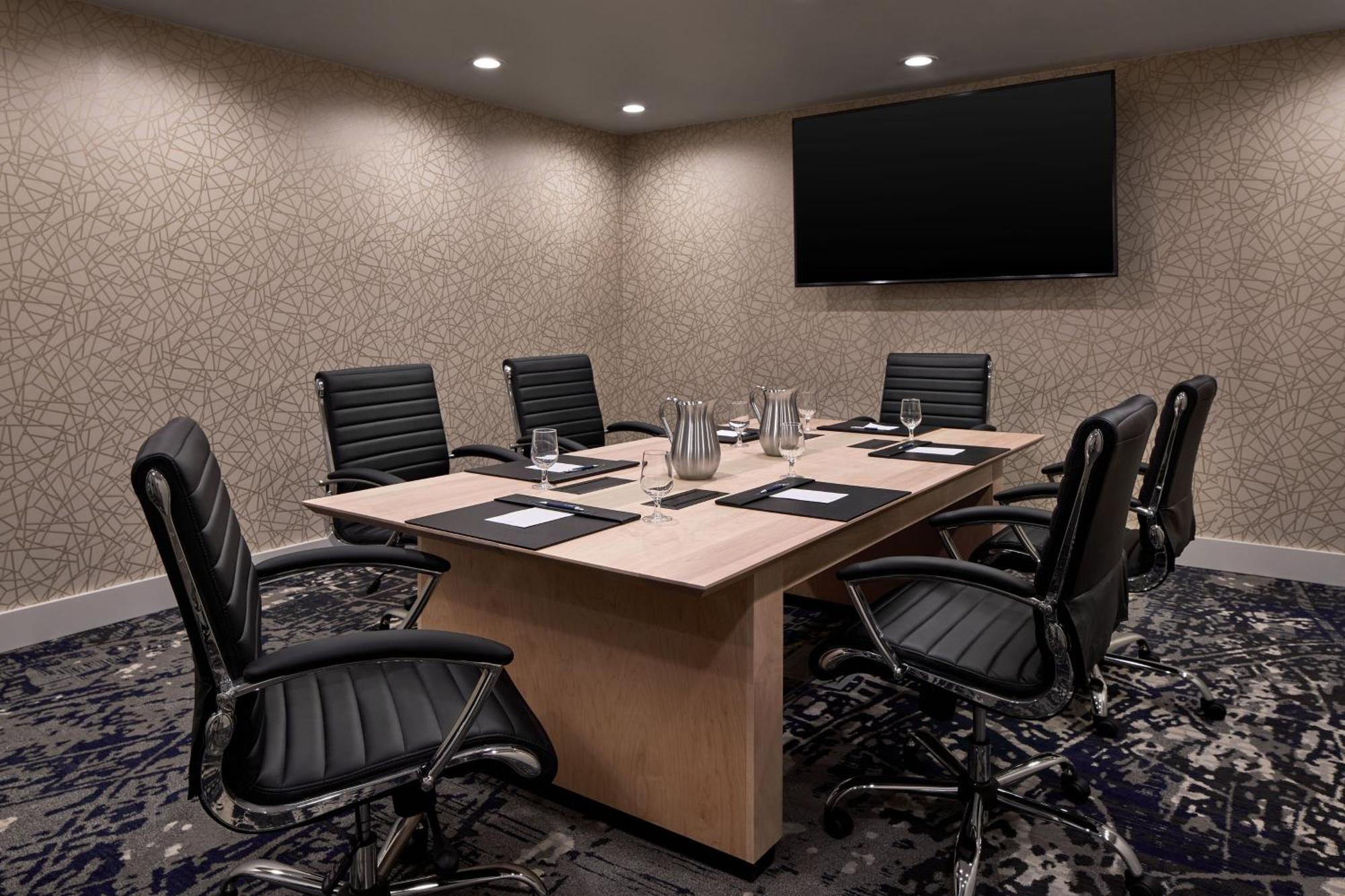 Sheraton Richmond Airport Hotel Сандстон Экстерьер фото