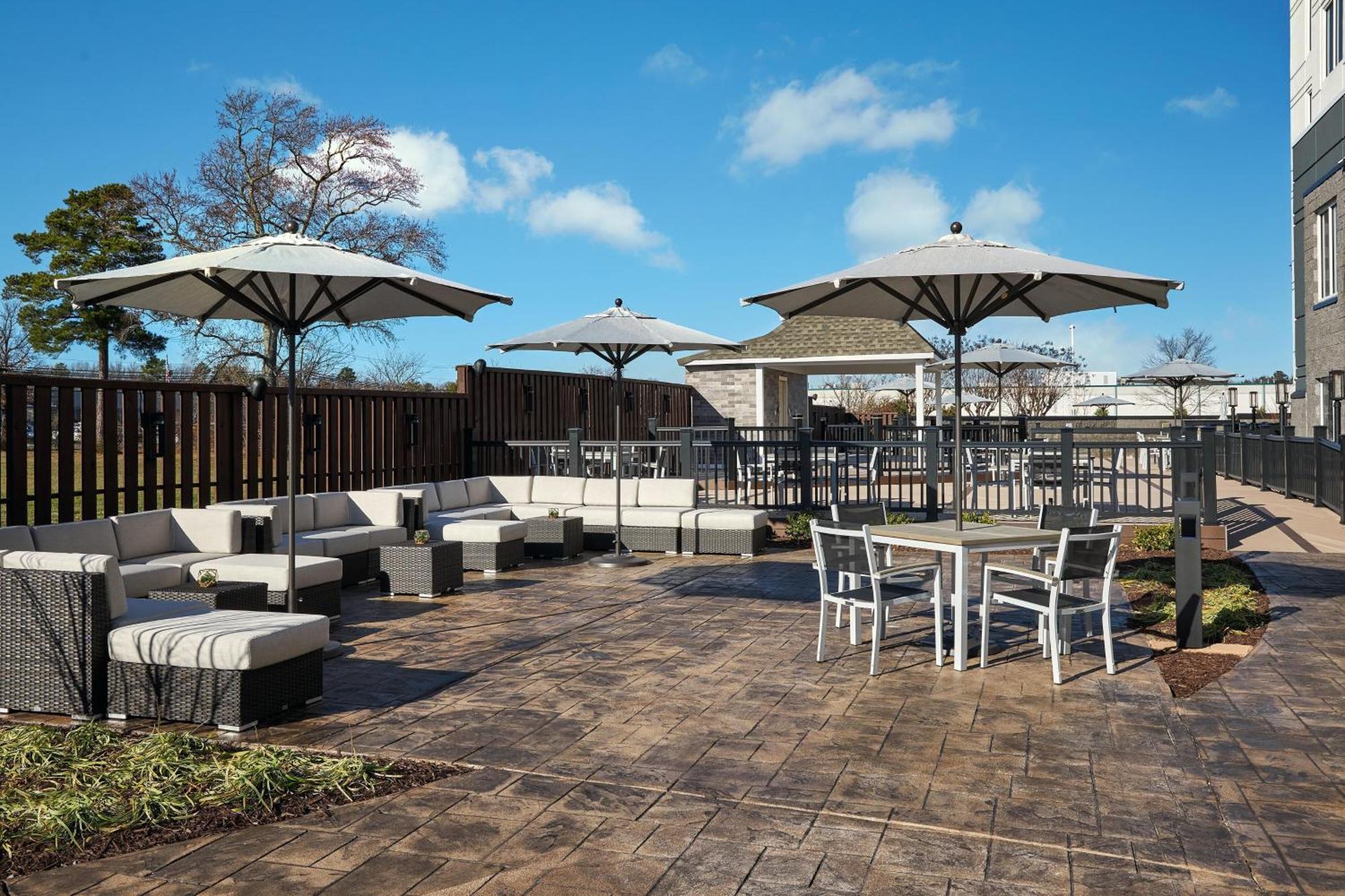 Sheraton Richmond Airport Hotel Сандстон Экстерьер фото
