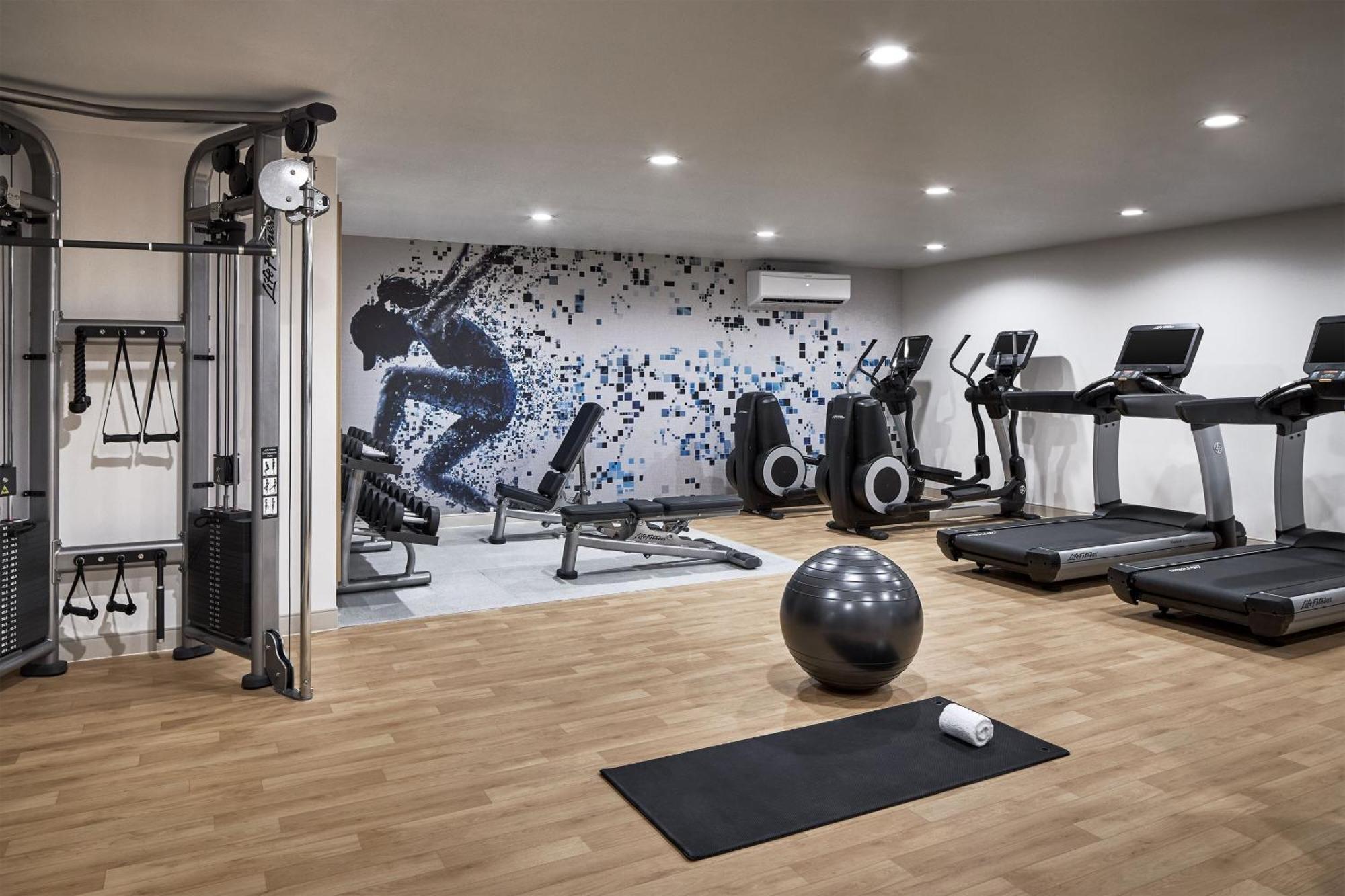 Sheraton Richmond Airport Hotel Сандстон Экстерьер фото