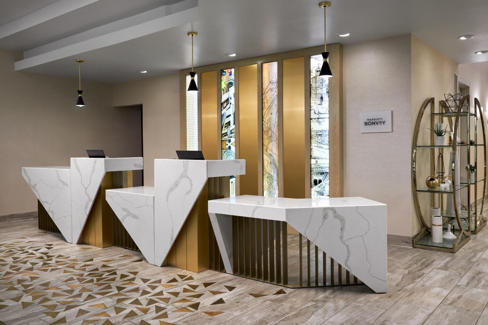 Sheraton Richmond Airport Hotel Сандстон Экстерьер фото