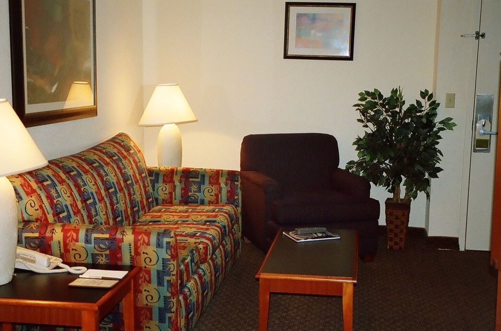 Sheraton Richmond Airport Hotel Сандстон Номер фото