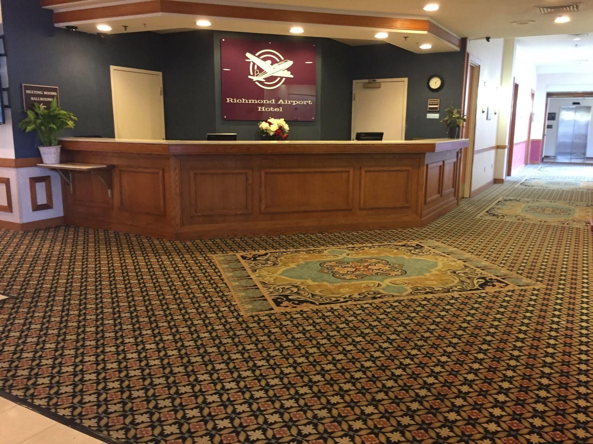 Sheraton Richmond Airport Hotel Сандстон Экстерьер фото