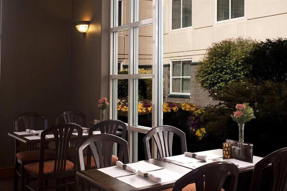 Sheraton Richmond Airport Hotel Сандстон Ресторан фото