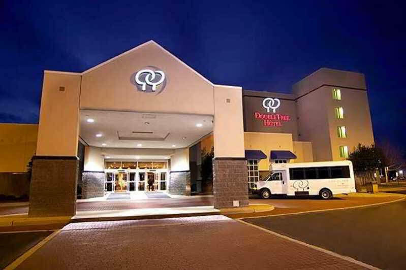 Sheraton Richmond Airport Hotel Сандстон Экстерьер фото